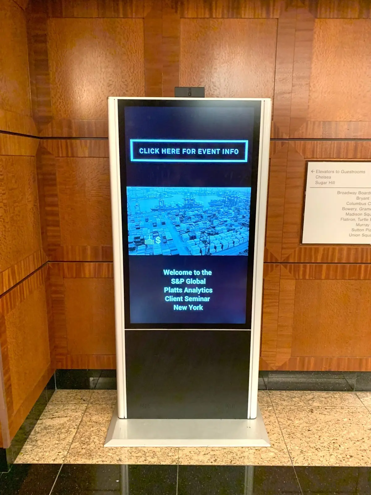 s-p-global-metroclick-kiosk small-format-kiosk