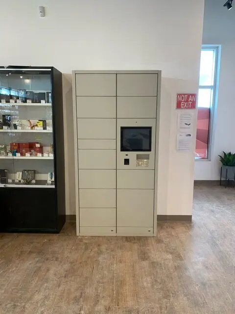 Retail Store Locker (1+1) digital wayfinder