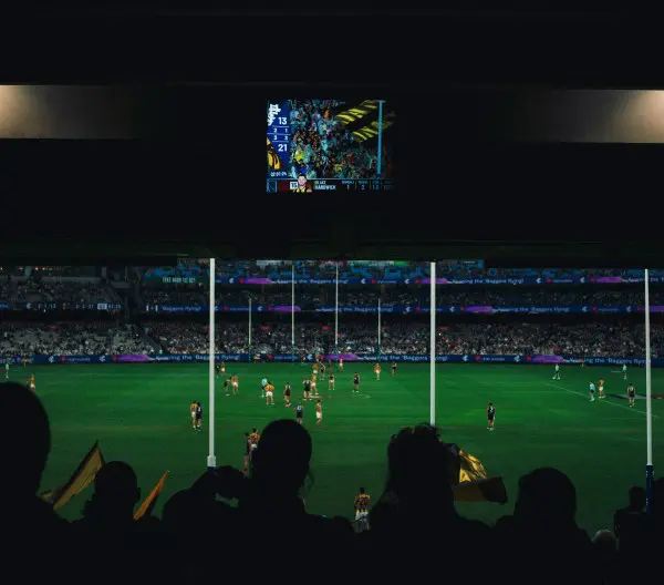 metroclickscreen_soccergame sam ladley 6 JjjslcHp0 unsplash