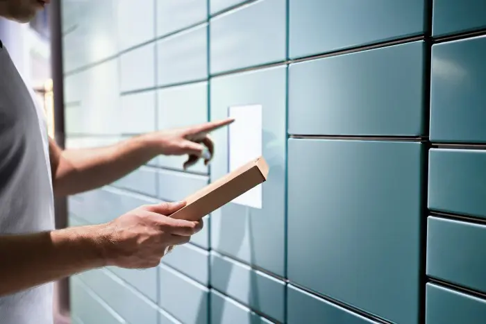 MetroClick_ParcelManagement shutterstock 2384746399