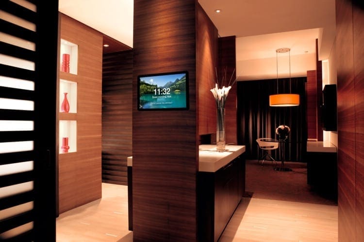 hotel-in-room-concierge-immediate-reservations-metroclick